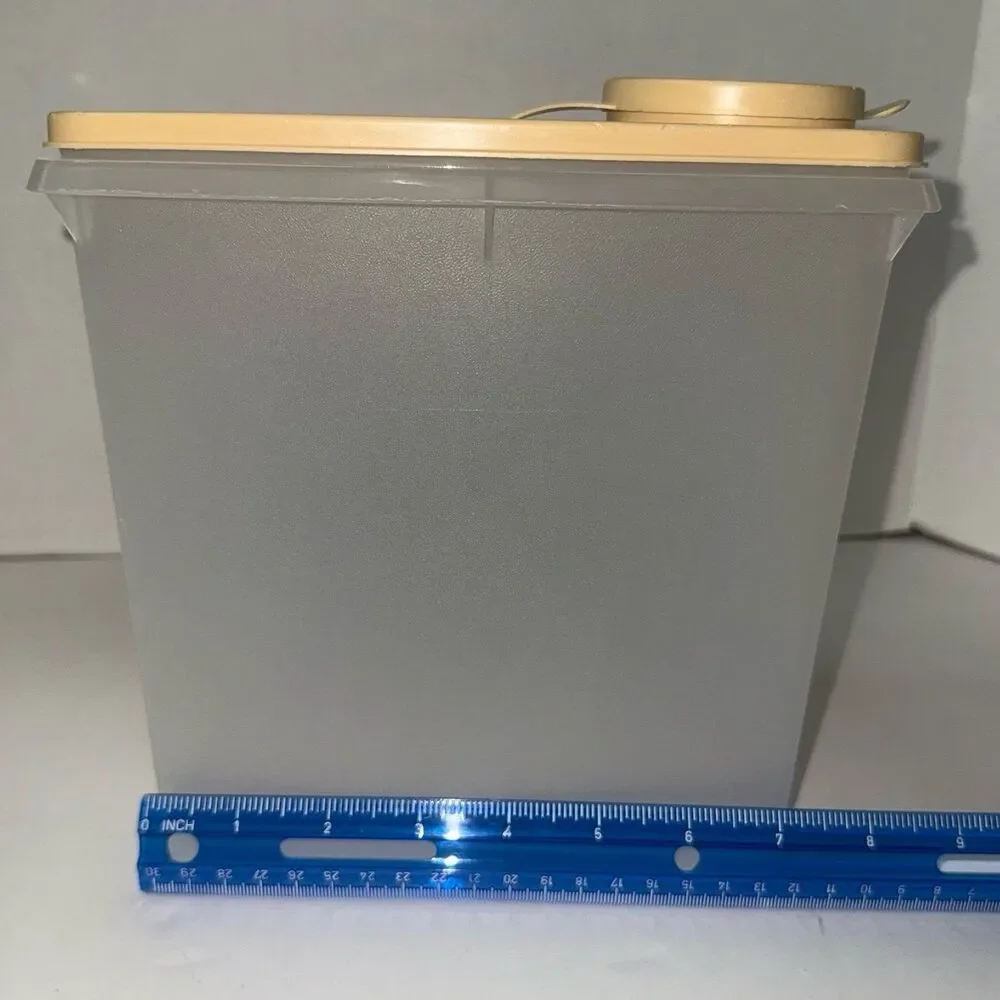 VINTAGE TUPPERWARE FOOD/BEVERAGE/CEREAL STORAGE CONTAINER # 469-9 LID # 470-6